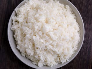 You don’t need a rice cooker to make a perfectly fluffy white rice! Sharing my foolproof method to cook simple, yet deliciously fluffy white rice on stovetop and answering all your questions on how to cook rice on stovetop. #rice #whiterice #jasminerice #howtocookrice