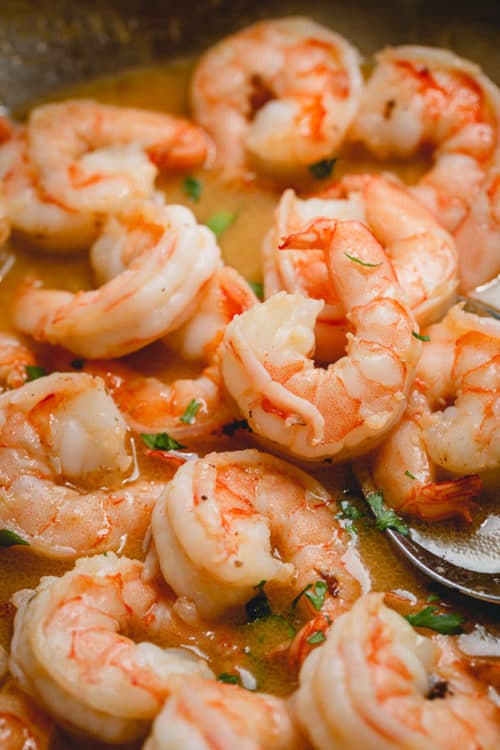 You'll love how noodles soak up all that addicting zesty butter sauce. And succulent tender shrimp is simply perfection! #shrimpscampi #pastanight